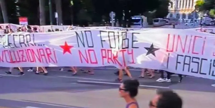 "No foibe no party". Così gli antagonisti soffiano sull'odio