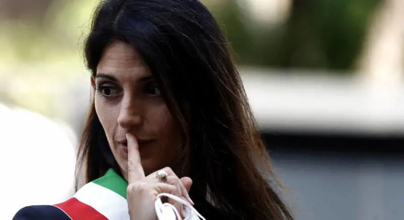 La Raggi deve 100 milioni a chi raccoglie i rifiuti