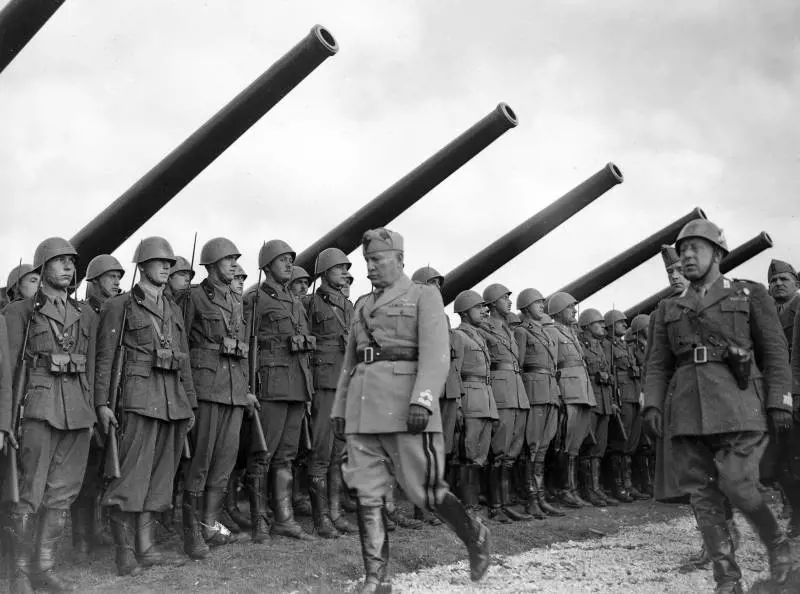 Mussolini e il potere di farsi e disfarsi da sé