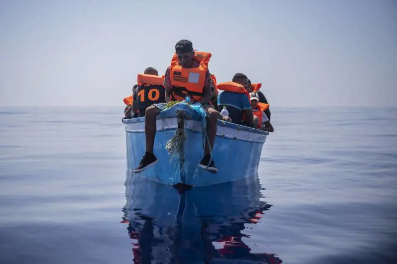 "Modello vincente". Le Figaro promuove il governo Meloni sull’immigrazione