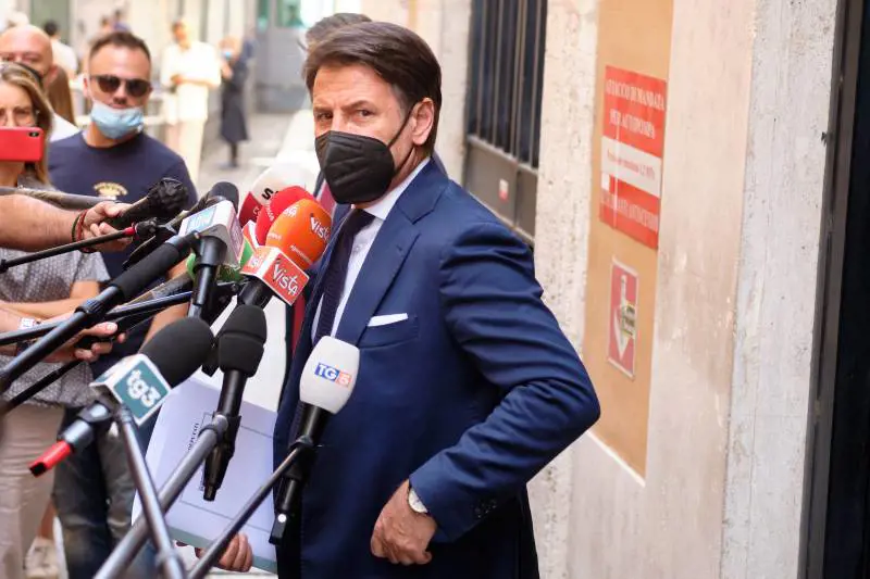 "È geloso di Di Maio". Conte non "doma" più i grillini
