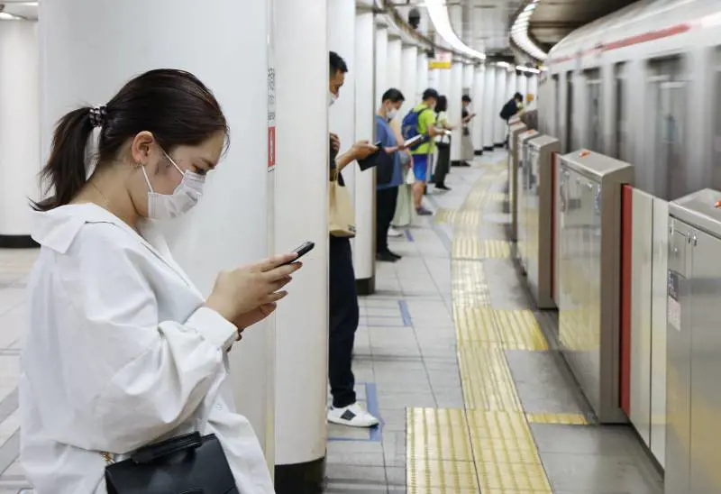 Lo smartphone fa male ai giovani? Cosa dice la scienza