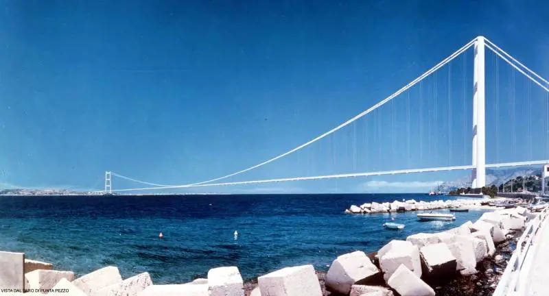 "Realizzarlo", "Perde tempo": rissa sul Ponte sullo Stretto