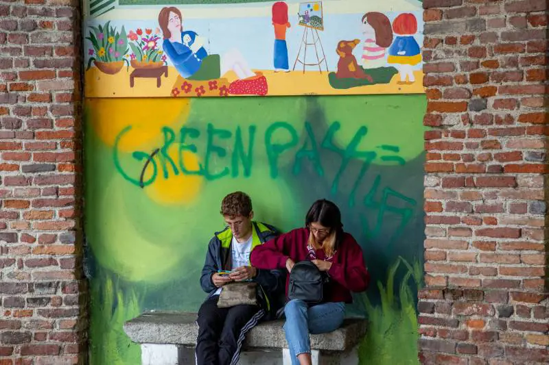 Green pass al via: sarà dimezzato il costo dei test. Dubbi sui controlli