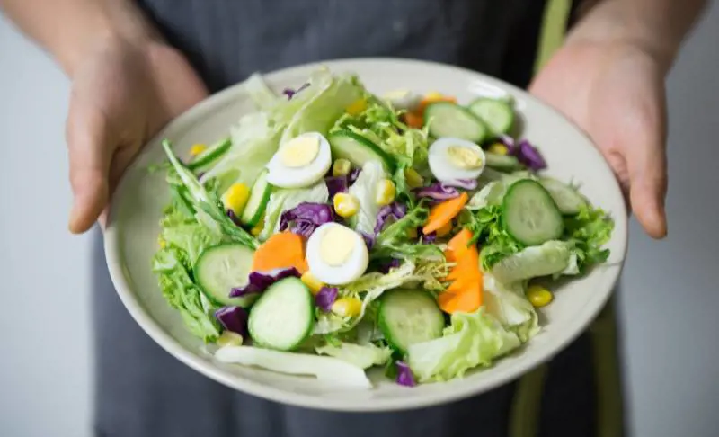 Insalatone estive light, ecco tutte le proposte più golose