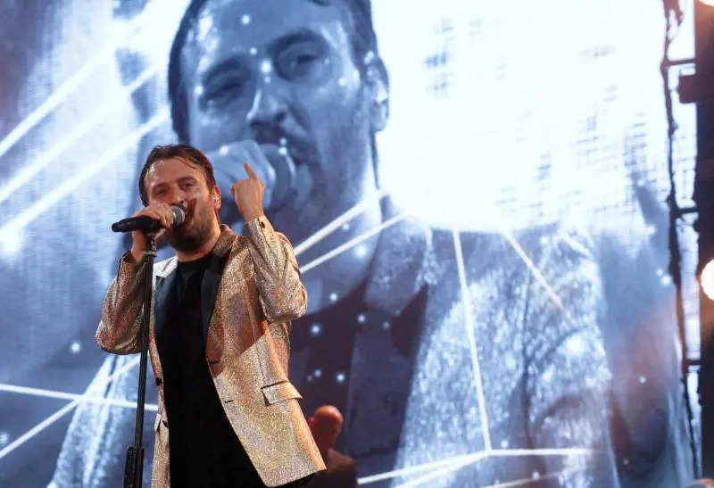 Cesare Cremonini, la sua ex lascia il concerto in lacrime: cosa è successo