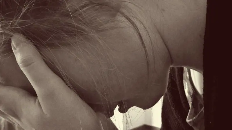 Choc a Cassino, tredicenne spogliata e picchiata da una babygang