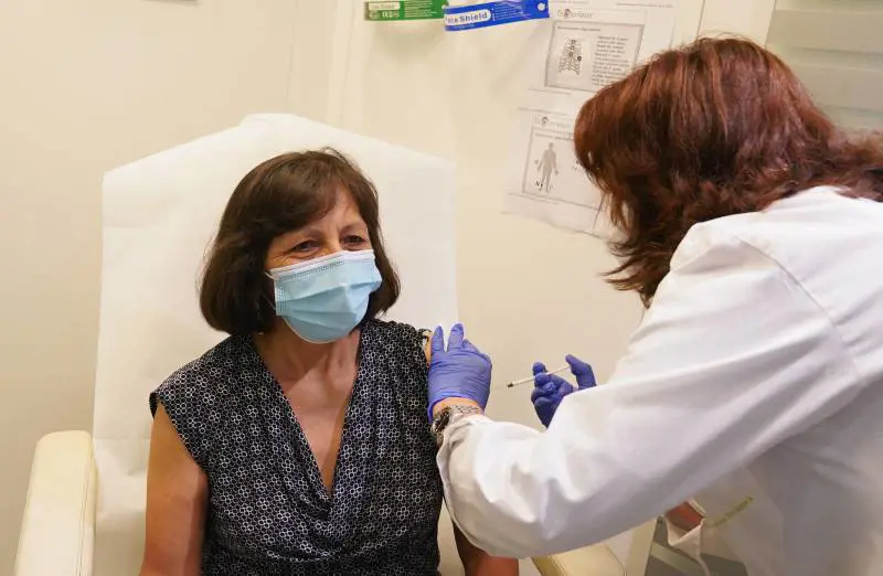 La previsione di Pregliasco: "Quando ci sarà il colpo di coda"