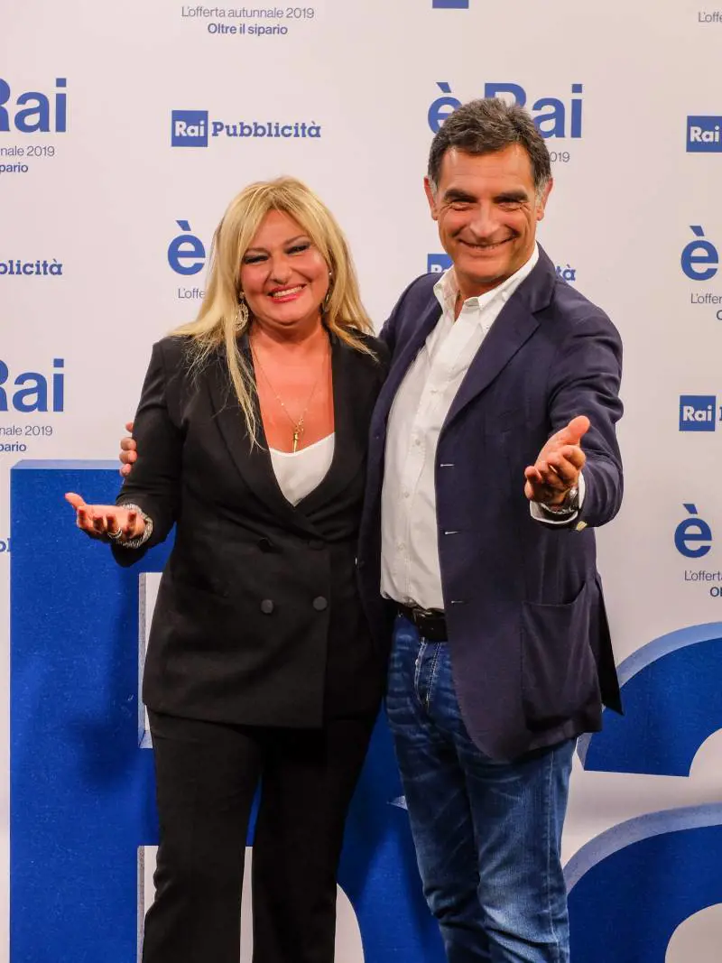 "Le impedisco di chiamarmi", "Solo una volta...". Volano stracci tra Timperi e Setta
