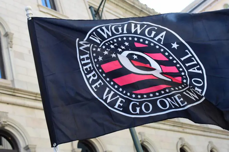 "Sono rettiliani" E il seguace di QAnon uccide i figli