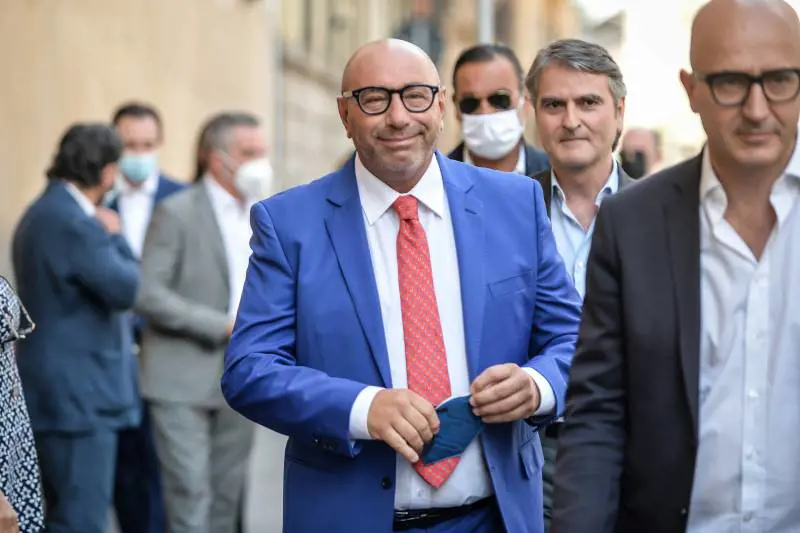 Centrodestra in vantaggio: si profilano tre ballottaggi