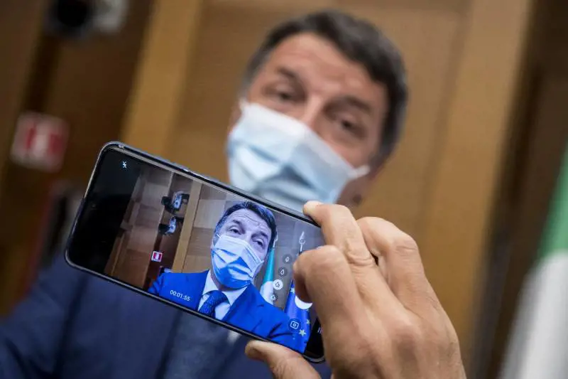 Renzi rivela il retroscena: "Mi hanno detto che quando parlava Conte..."