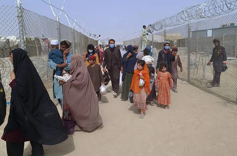"Qui non li accogliamo". Guerra Ue sui profughi afghani