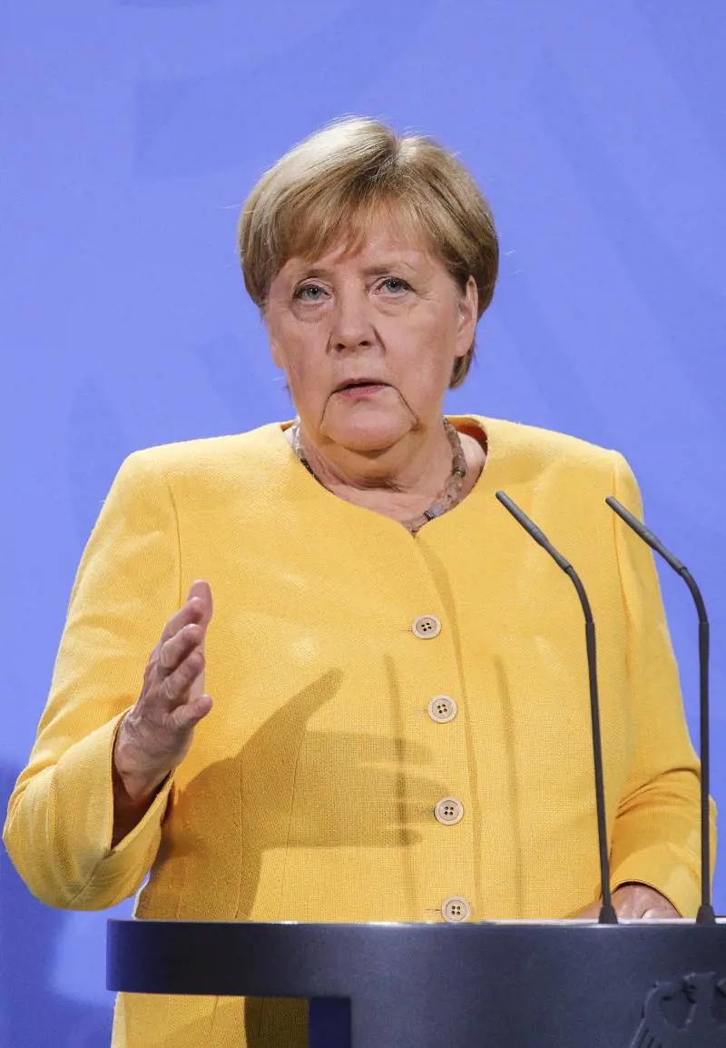 Angela Merkel: "Abbiamo sbagliato tutti". Johnson e Macron chiedono un G7 d'urgenza