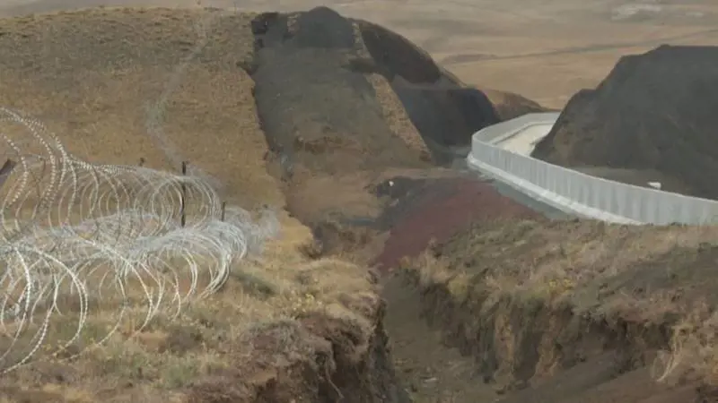 "Rischiamo il collasso": spunta un nuovo muro anti migranti