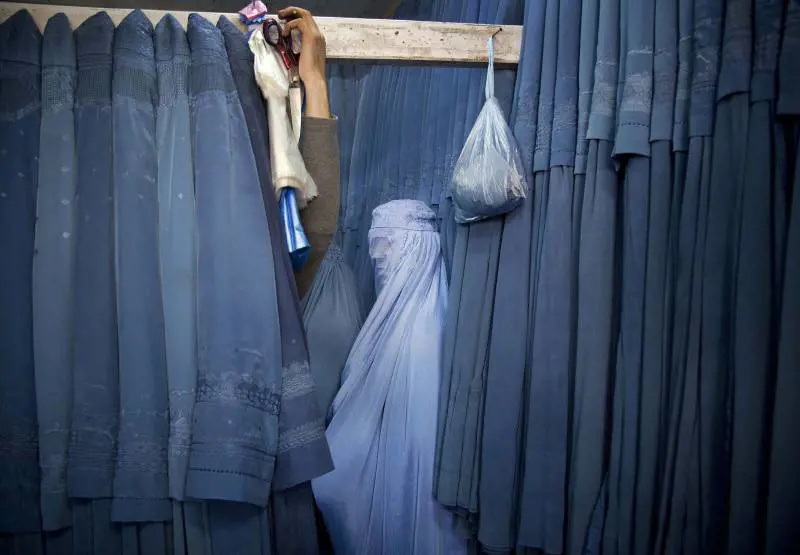 Chi si inginocchia per le donne afghane?