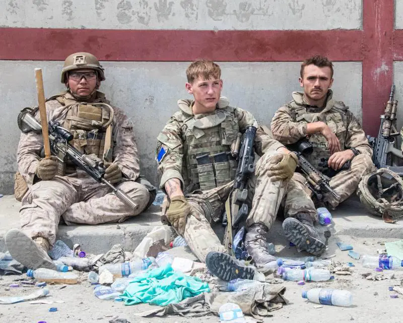 Sos bimbi scomparsi nel dramma di Kabul. I talebani attaccano. "La colpa è degli Usa". Ed è allerta kamikaze