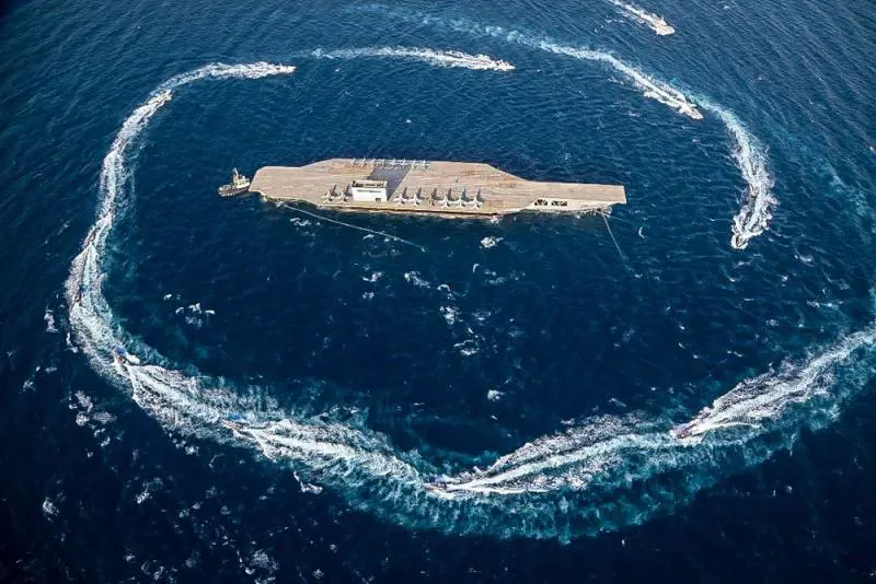 "Colpita una nave da guerra Usa". Sale la tensione nei mari