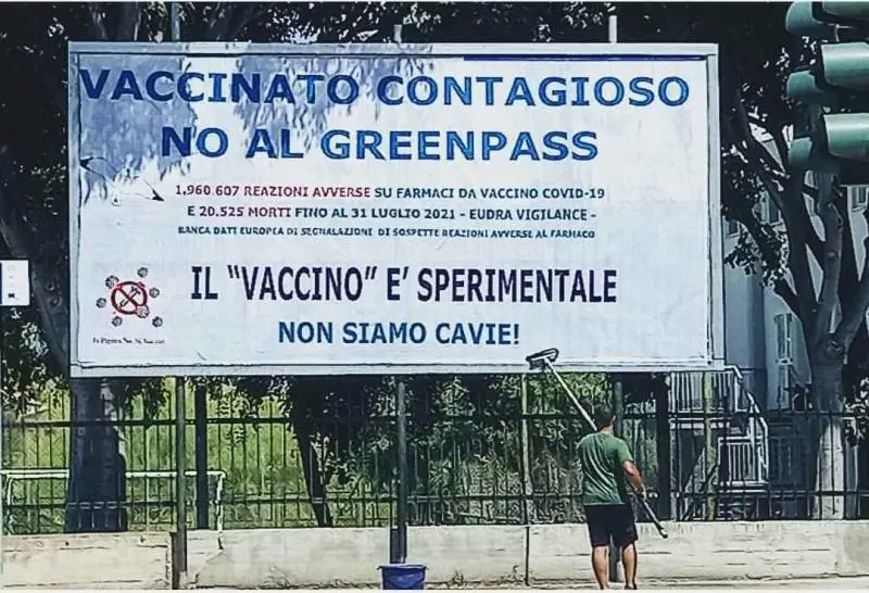 Guerra contro i no-vax in tribunale. E la Murgia se la prende col sindaco
