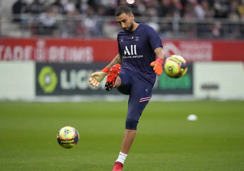 Perché Donnarumma va in panchina. E Buffon lo incoraggia così
