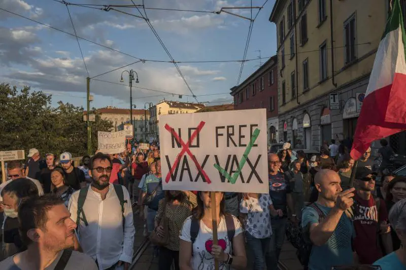 "Sequestro? Carta igienica": i no vax sfidano la procura