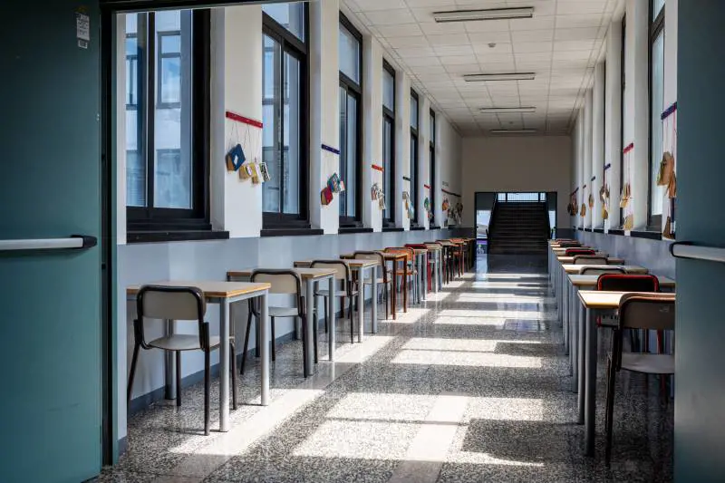 Mascherine, tamponi e sentinelle: come cambia la scuola