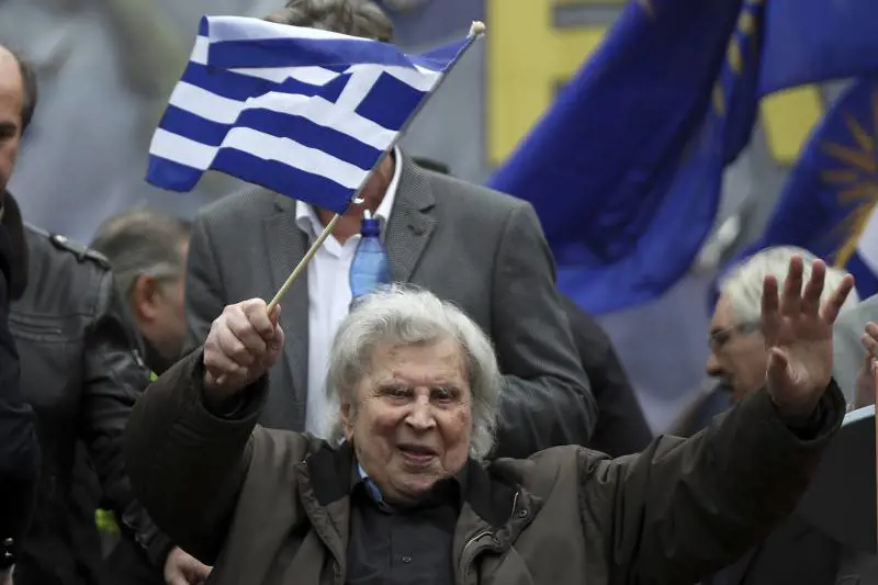 Faida tra i Theodorakis. Il tribunale deciderà dove sarà seppellito