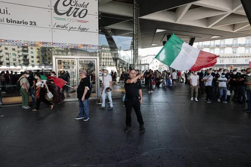 No vax, l’affondo di De Luca: "A Napoli due panzoni…"