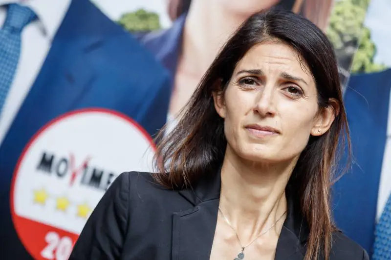 Le maschere dei vizi e i volti degli incapaci