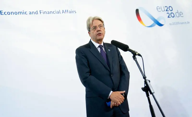 Colle, nel risiko di Letta spunta l'idea Gentiloni (che libera la poltrona Ue)