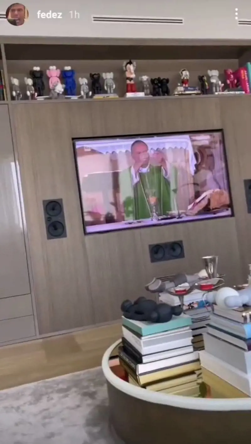Leone non vuole la messa in tv e Fedez ride. È polemica