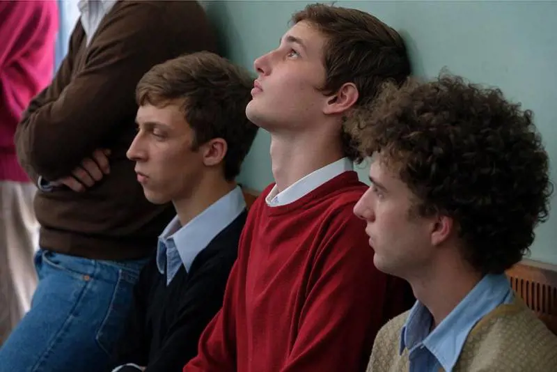 “La scuola cattolica” indaga le responsabilità dietro la deriva criminale maschile