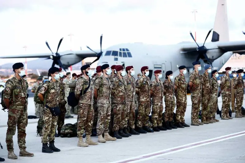 Le urla, la polvere, i feriti. Nei "combat video" dei soldati la guerra di pace italiana