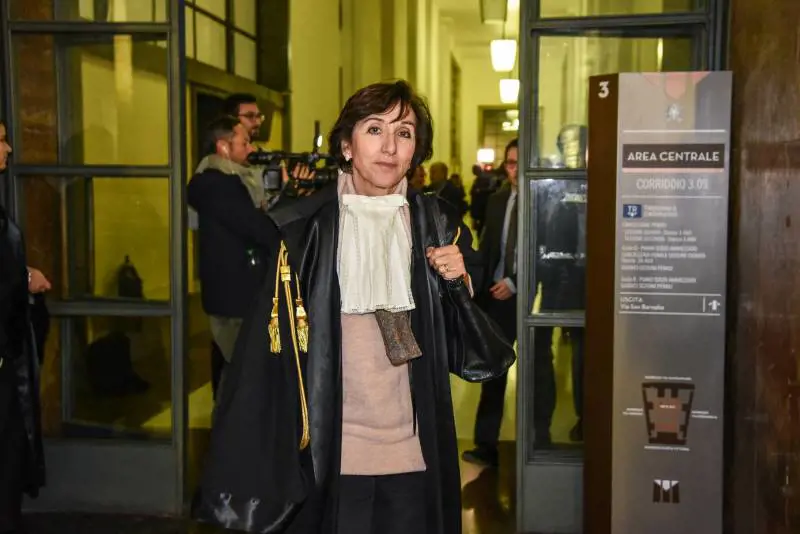 La Pm contro Berlusconi: non è malato, è vecchio. I legali: adesso sta male