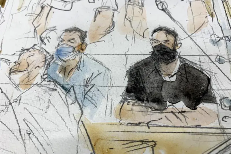 Parigi processa il terrore. "Soldato dell'Isis", "Porco". Sul Bataclan è subito caos