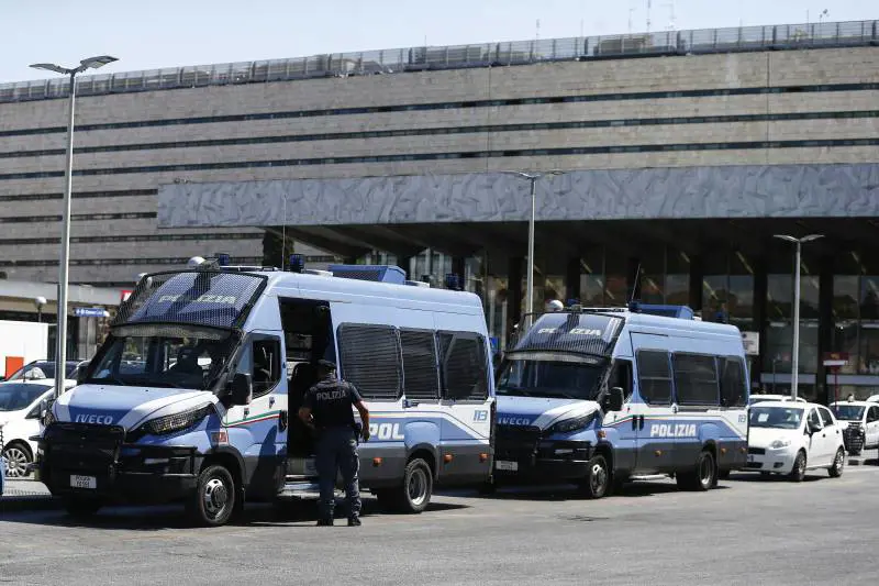 Associazione a delinquere. Militanti No Vax nei guai. Viminale: rischi estremisti