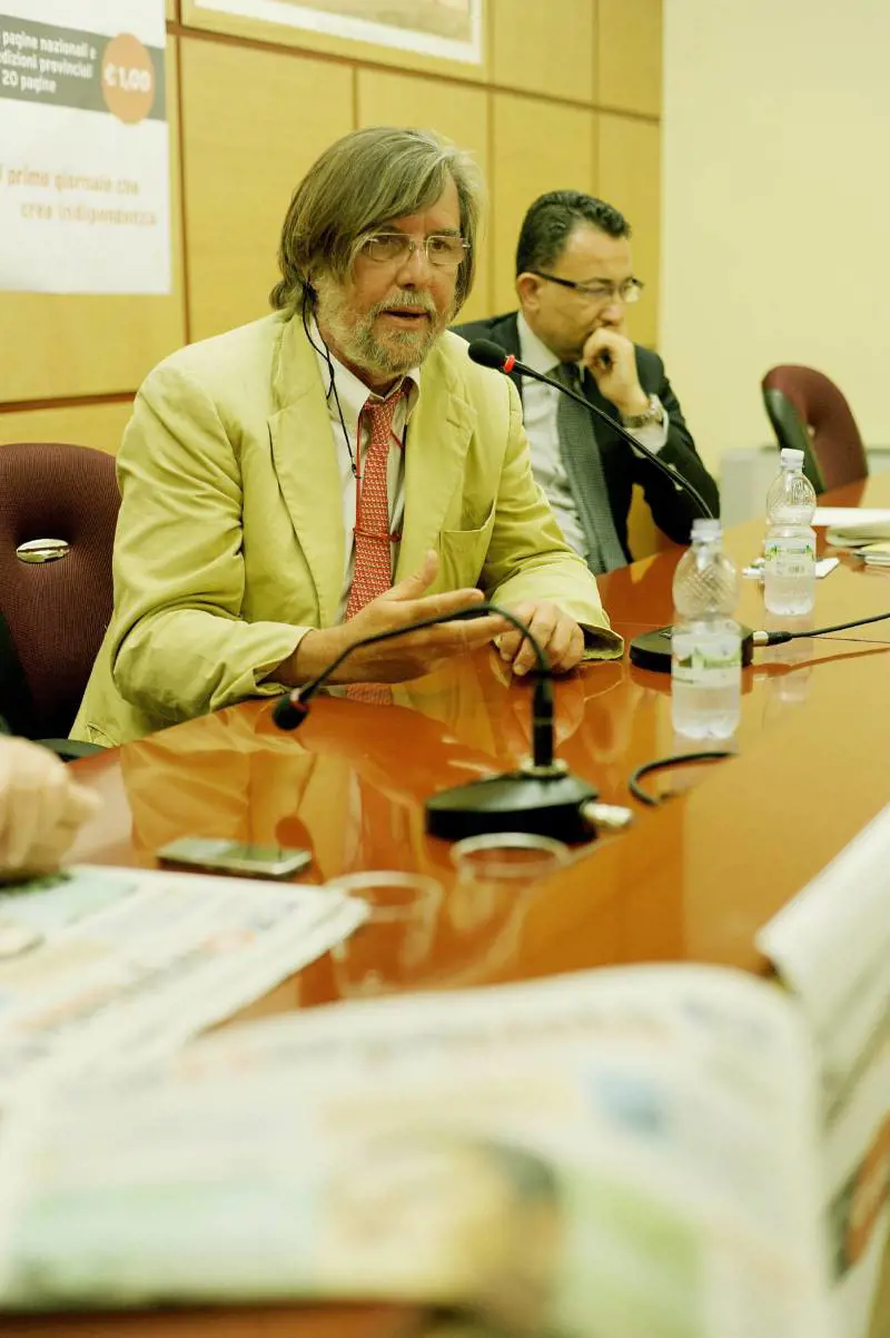 Il passo indietro del Cav: sui social tanti elogi. "Ha scelto la responsabilità come nel 2011..."