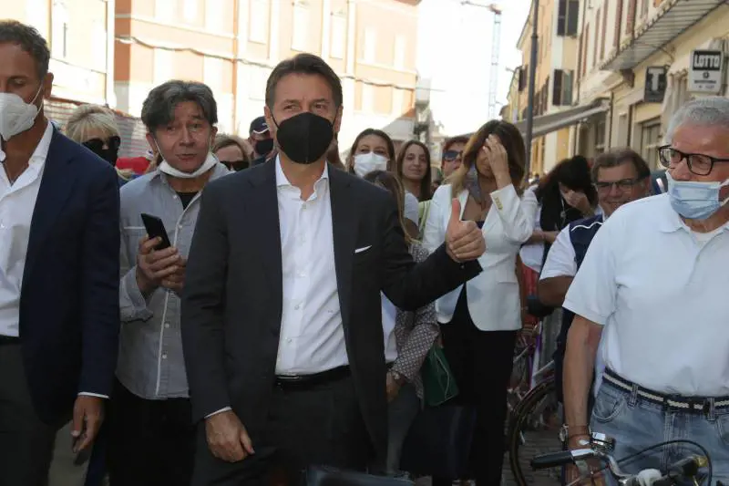 Conte già pensa al riposo "Che fatica, non reggerò"