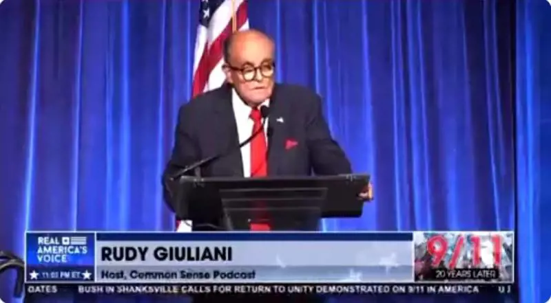 La sparata di Rudy Giuliani contro la regina Elisabetta e il principe Andrea