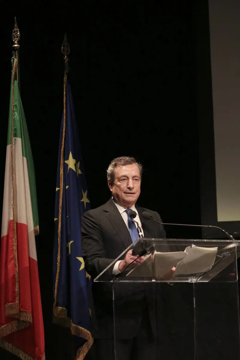 Draghi tira dritto anche con i sindacati: oggi in Cdm il decreto sul super green pass. No ai tamponi gratis