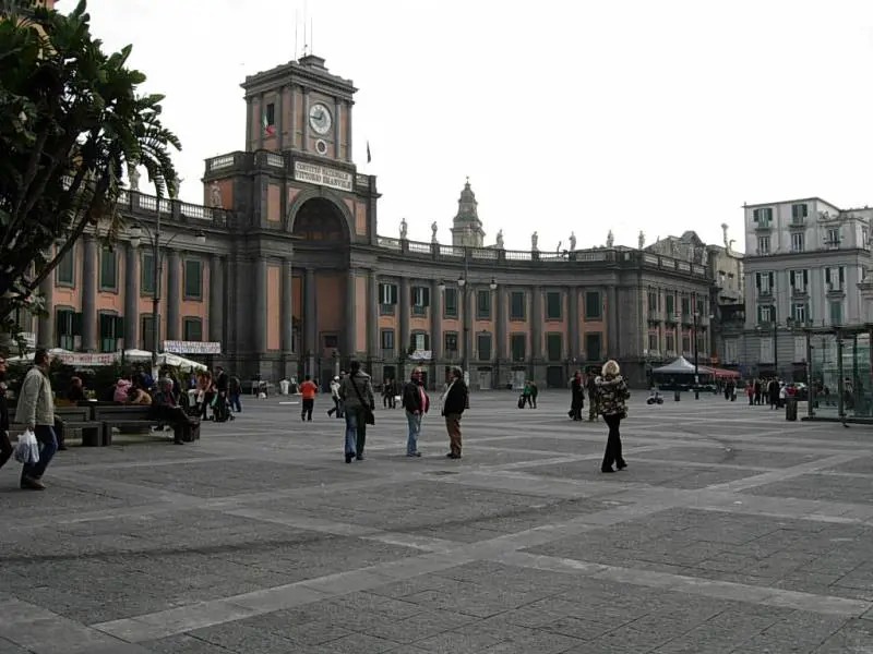 Napoli,  Piazza Dante