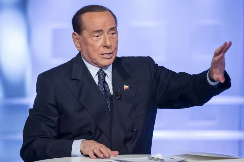 I segnali dal Sud rilanciano Fi. E la sinistra loda il Cav "federatore"