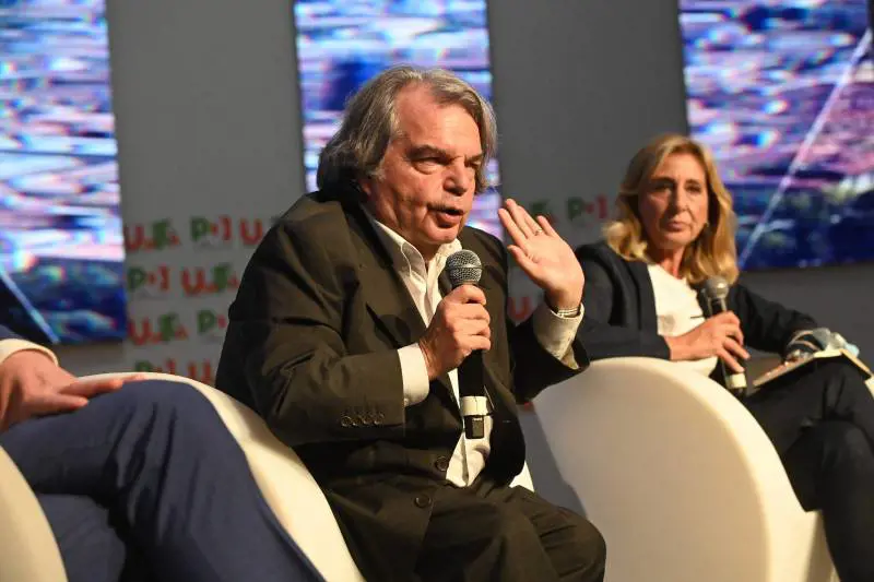 Pa, le nuove regole per gli impiegati. Politica in pressing "Disco da riaprire"