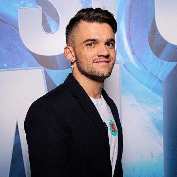 "Una canzone per le 2 famiglie della mia vita"