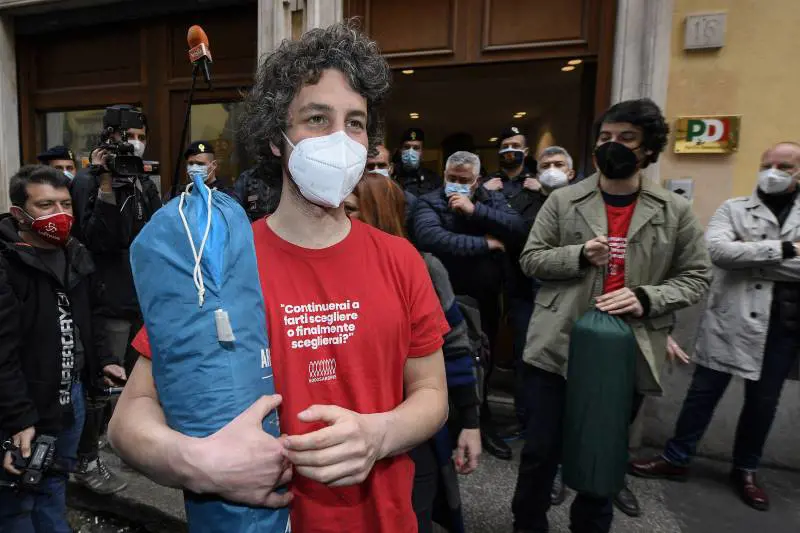 Lo schiaffone di Santori. Con una frase gela il Pd