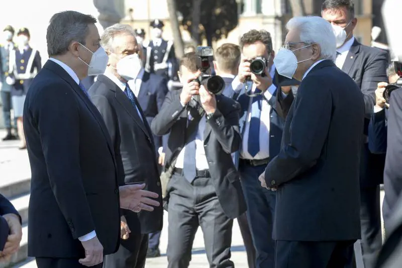 Proposta di Draghi a Mattarella: "Se resti tu, resto anche io..."