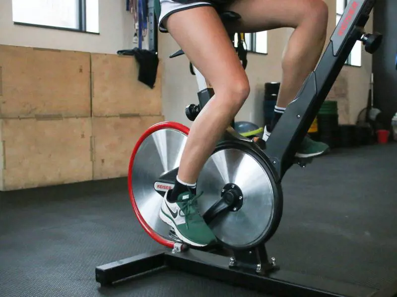 Cyclette per tonificare le gambe a 60 anni: tutti gli esercizi