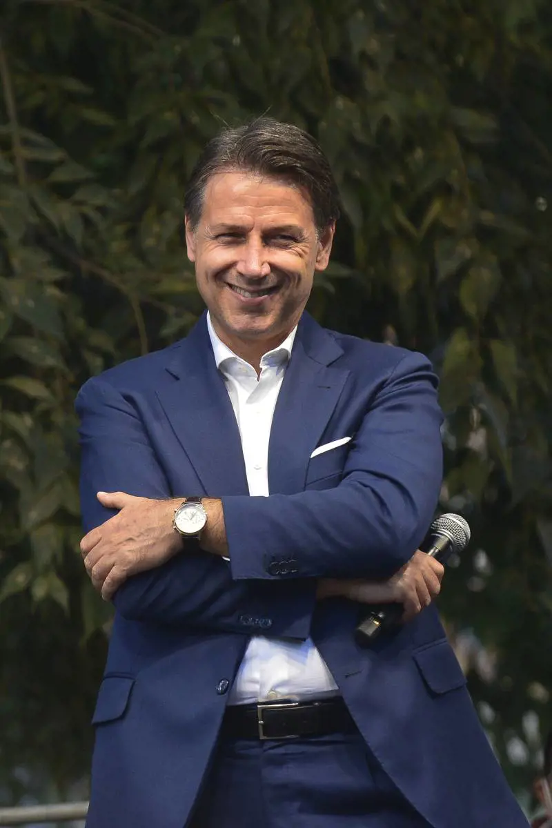 Appendino liquida il Pd. Reddito, sfida di Conte: "Sul mio cadavere..."