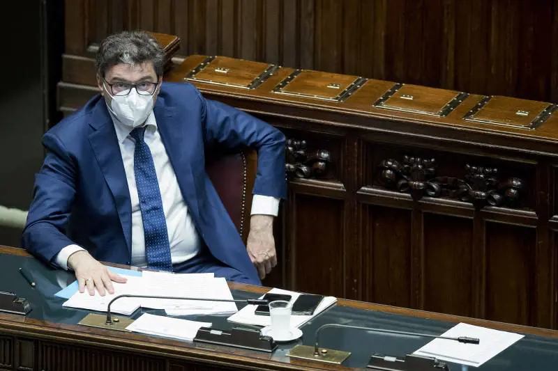 Battaglia sulla manovra. Pensioni, ora si cambia: nuova quota a 63 anni
