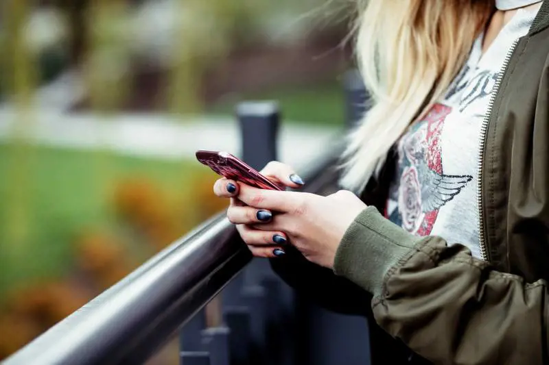 Blocco automatico ai siti per adulti e d'azzardo: così cambia la protezione per i minori